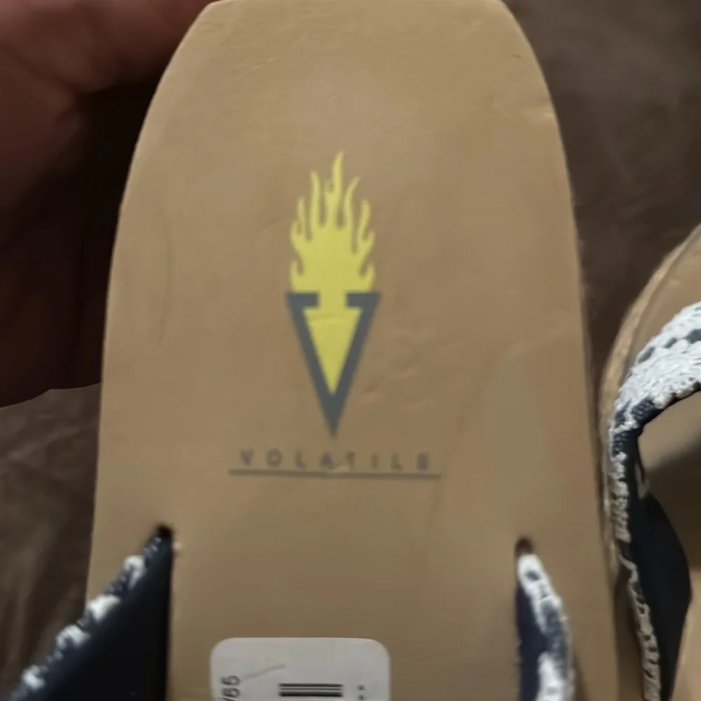 *NWT Volatile, size 8, blue and white - Picture 8 of 8